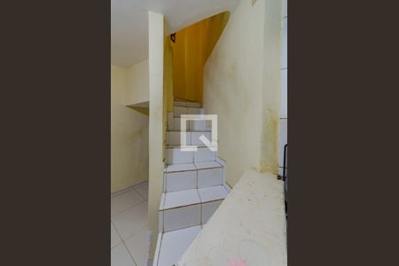Escada  de casa para alugar com 2 quartos, 160m² em Macaúbas, Salvador