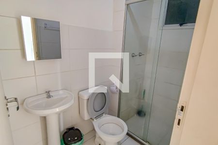 Banheiro de apartamento para alugar com 2 quartos, 55m² em Taquara, Rio de Janeiro
