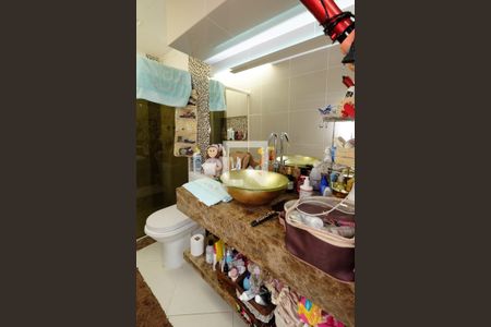 Apartamento à venda com 180m², 4 quartos e 1 vaga Apartamento à venda com 180m², 4 quartos e 1 vagaBanheiro da Suíte