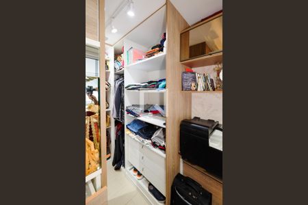 Apartamento à venda com 180m², 4 quartos e 1 vaga Apartamento à venda com 180m², 4 quartos e 1 vagaCloset da suíte