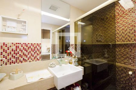 Apartamento à venda com 180m², 4 quartos e 1 vaga Apartamento à venda com 180m², 4 quartos e 1 vagaBanheiro Corredor