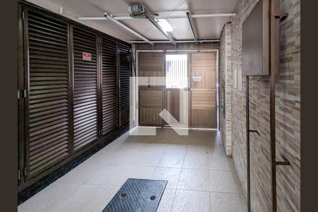 Apartamento à venda com 180m², 4 quartos e 1 vaga Apartamento à venda com 180m², 4 quartos e 1 vagaFachada e portaria