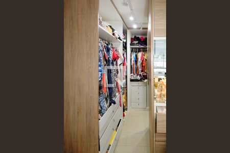 Apartamento à venda com 180m², 4 quartos e 1 vaga Apartamento à venda com 180m², 4 quartos e 1 vagaCloset da suíte