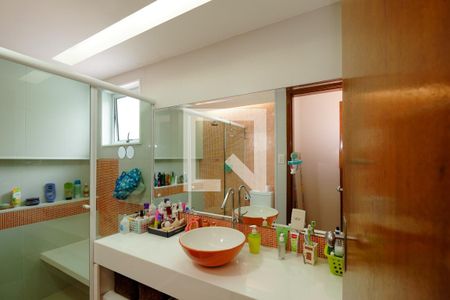 Apartamento à venda com 180m², 4 quartos e 1 vaga Apartamento à venda com 180m², 4 quartos e 1 vagaBanheiro Corredor