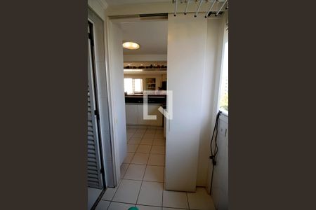 Apartamento à venda com 127m², 3 quartos e 3 vagas Apartamento à venda com 127m², 3 quartos e 3 vagasÁrea de Serviço