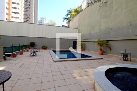 Apartamento à venda com 127m², 3 quartos e 3 vagas Apartamento à venda com 127m², 3 quartos e 3 vagasÁrea comum - Piscina