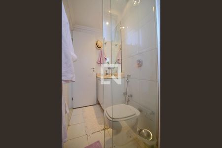 Apartamento à venda com 127m², 3 quartos e 3 vagas Apartamento à venda com 127m², 3 quartos e 3 vagasBanheiro da Suíte 1