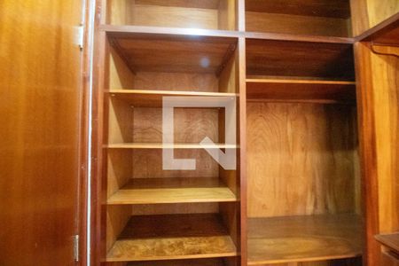 Apartamento à venda com 630m², 5 quartos e 5 vagasCloset da suíte 2