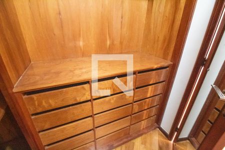 Apartamento à venda com 630m², 5 quartos e 5 vagasCloset da suíte 2