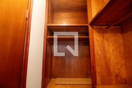 Apartamento à venda com 630m², 5 quartos e 5 vagasCloset da suíte 1