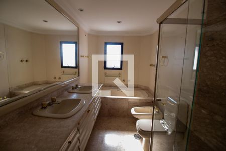 Apartamento à venda com 630m², 5 quartos e 5 vagasBanheiro da Suíte 3 - Ela