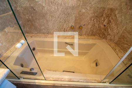 Apartamento à venda com 630m², 5 quartos e 5 vagasBanheiro da Suíte 2