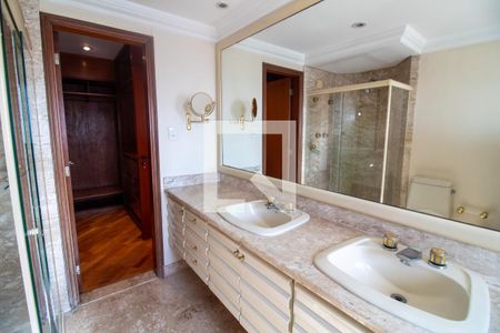 Apartamento à venda com 630m², 5 quartos e 5 vagasBanheiro da Suíte 3 - Ela