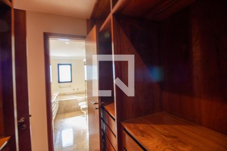 Apartamento à venda com 630m², 5 quartos e 5 vagasCloset da suíte 3 - Ela