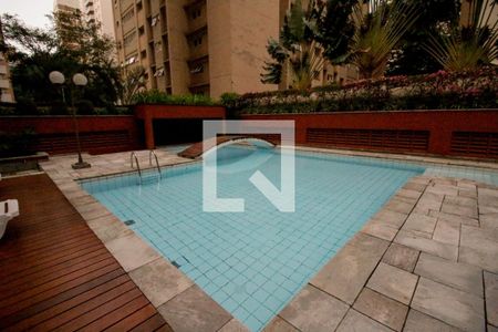 Apartamento à venda com 123m², 3 quartos e 2 vagas Apartamento à venda com 123m², 3 quartos e 2 vagasÁrea comum - Piscina