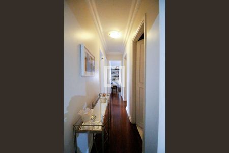 Apartamento à venda com 123m², 3 quartos e 2 vagas Apartamento à venda com 123m², 3 quartos e 2 vagasCorredor Quartos