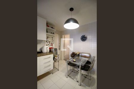 Apartamento à venda com 123m², 3 quartos e 2 vagas Apartamento à venda com 123m², 3 quartos e 2 vagasCozinha
