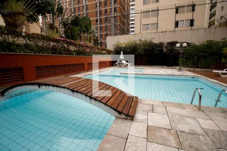 Apartamento à venda com 123m², 3 quartos e 2 vagas Apartamento à venda com 123m², 3 quartos e 2 vagasÁrea comum - Piscina