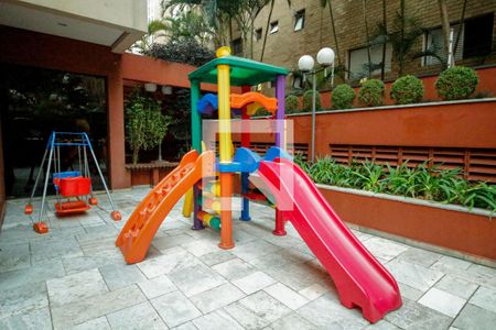 Apartamento à venda com 123m², 3 quartos e 2 vagas Apartamento à venda com 123m², 3 quartos e 2 vagasÁrea comum - Playground