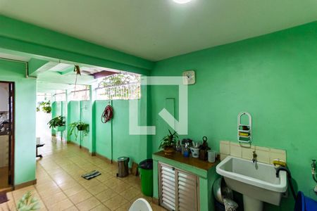 Casa à venda com 177m², 3 quartos e 1 vagaÁrea de Serviço