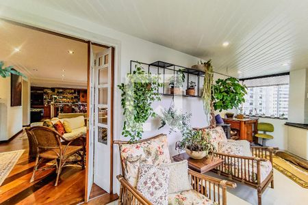 Apartamento à venda com 250m², 3 quartos e 4 vagasVaranda