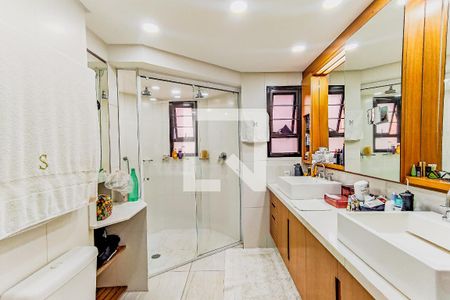 Apartamento à venda com 250m², 3 quartos e 4 vagasSuíte 1 - Banheiro