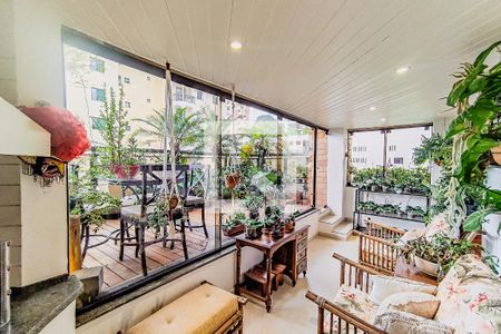 Apartamento à venda com 250m², 3 quartos e 4 vagasVaranda