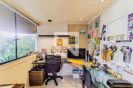 Apartamento à venda com 250m², 3 quartos e 4 vagasEscritório