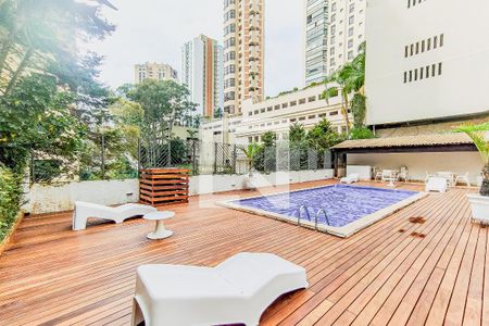 Apartamento à venda com 250m², 3 quartos e 4 vagasÁrea Comum - Piscina