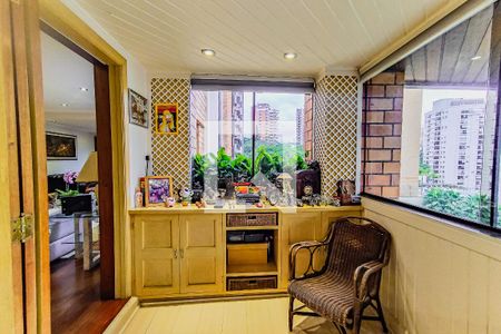 Apartamento à venda com 250m², 3 quartos e 4 vagasEscritório