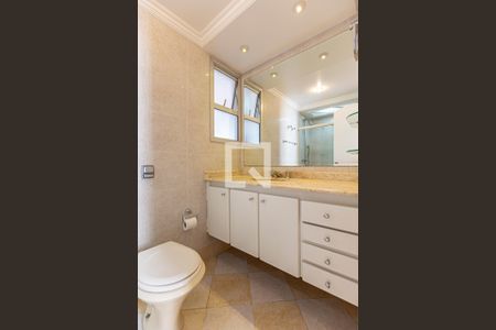 Apartamento à venda com 140m², 4 quartos e 2 vagasBanheiro da Suite