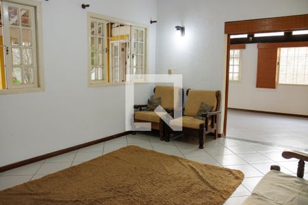 Sala de Estar de casa à venda com 3 quartos, 300m² em Serra Grande, Niterói