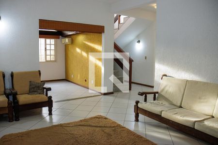 Sala de Estar de casa à venda com 3 quartos, 300m² em Serra Grande, Niterói