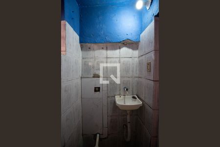 Banheiro de casa para alugar com 1 quarto, 25m² em Conjunto Habitacional A. E. Carvalho, São Paulo