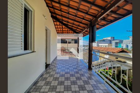 Casa à venda com 200m², 4 quartos e 4 vagasVaranda 