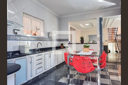 Casa à venda com 200m², 4 quartos e 4 vagasCozinha 