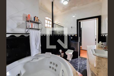 Casa à venda com 200m², 4 quartos e 4 vagasBanheiro 2