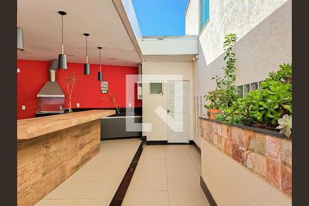 Casa à venda com 200m², 4 quartos e 4 vagasChurrasqueira