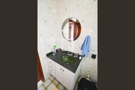 Casa à venda com 350m², 3 quartos e 2 vagas Casa à venda com 350m², 3 quartos e 2 vagasBanheiro Corredor