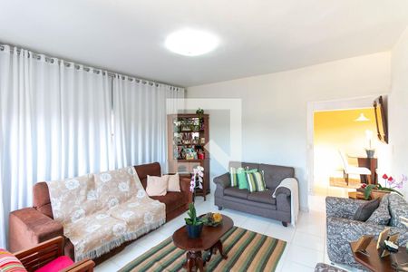Sala de casa à venda com 3 quartos, 426m² em Estrela do Oriente, Belo Horizonte