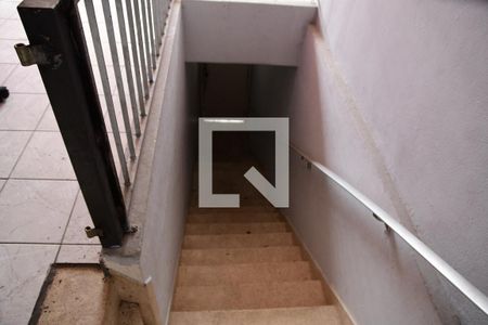 Casa para alugar com 72m², 2 quartos e sem vagaEscadas