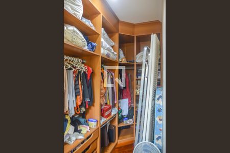 Casa à venda com 231m², 3 quartos e 4 vagasCloset da suíte 3