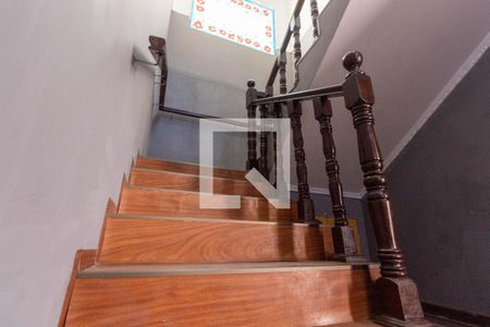 Escada de casa para alugar com 3 quartos, 243m² em Jardim Aricanduva, São Paulo