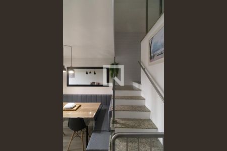 Sala escada de casa de condomínio à venda com 3 quartos, 126m² em Jardim Fernandes, São Paulo