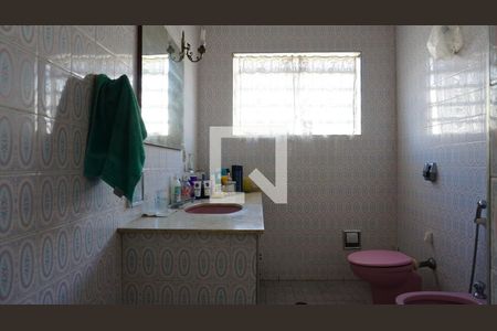 Casa à venda com 297m², 6 quartos e 4 vagasBanheiro 1