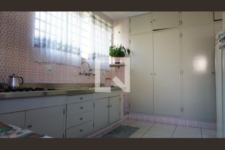 Casa à venda com 297m², 6 quartos e 4 vagasCozinha