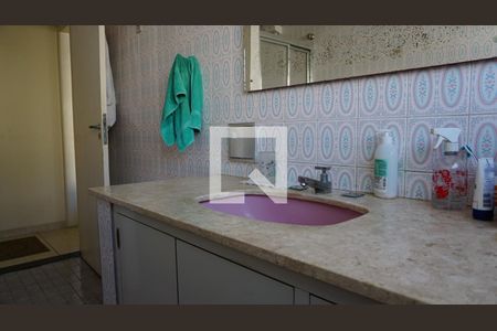 Casa à venda com 297m², 6 quartos e 4 vagasBanheiro 1