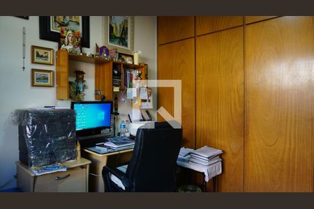 Casa à venda com 297m², 6 quartos e 4 vagasEscritório