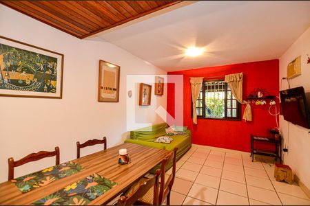 Sala de casa de condomínio à venda com 4 quartos, 104m² em Itaipu, Niterói