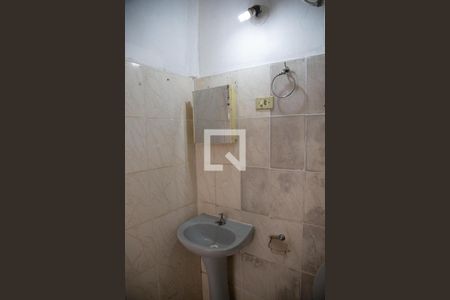 Banheiro de casa para alugar com 1 quarto, 32m² em Pestana, Osasco
